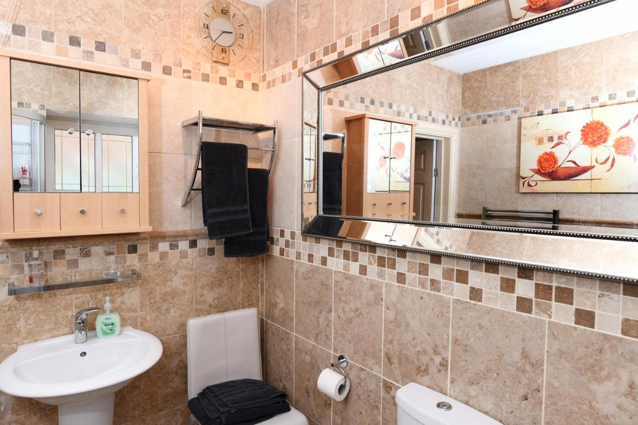 Luxury Suite In Quiet Countryside Location Swansea Exterior photo