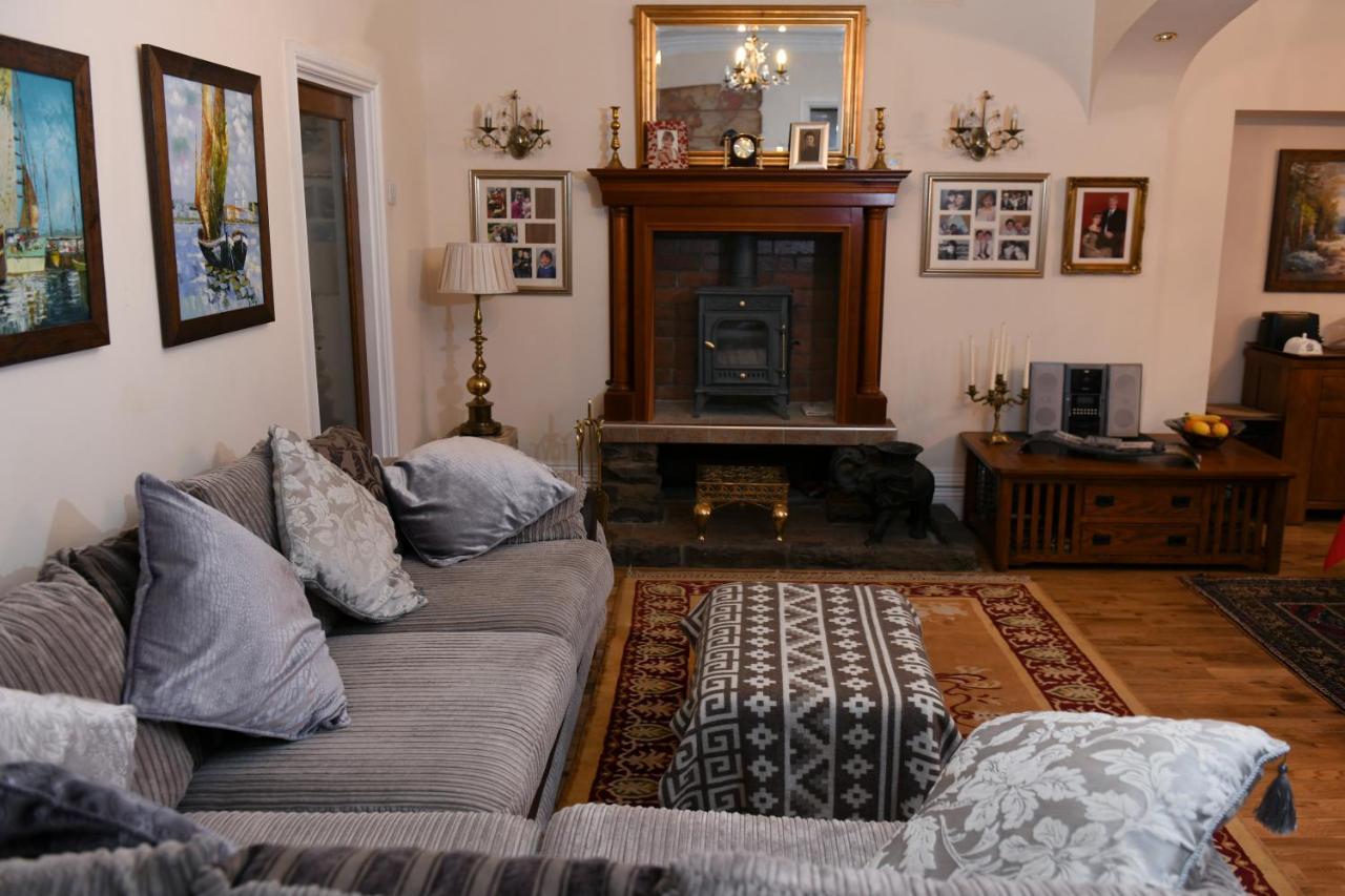 Luxury Suite In Quiet Countryside Location Swansea Exterior photo
